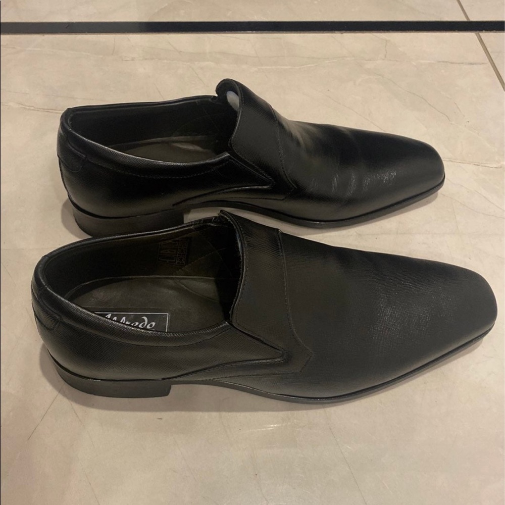 Alfredo Black Mens Loafers. Mint condition. Originally $160- Size 39